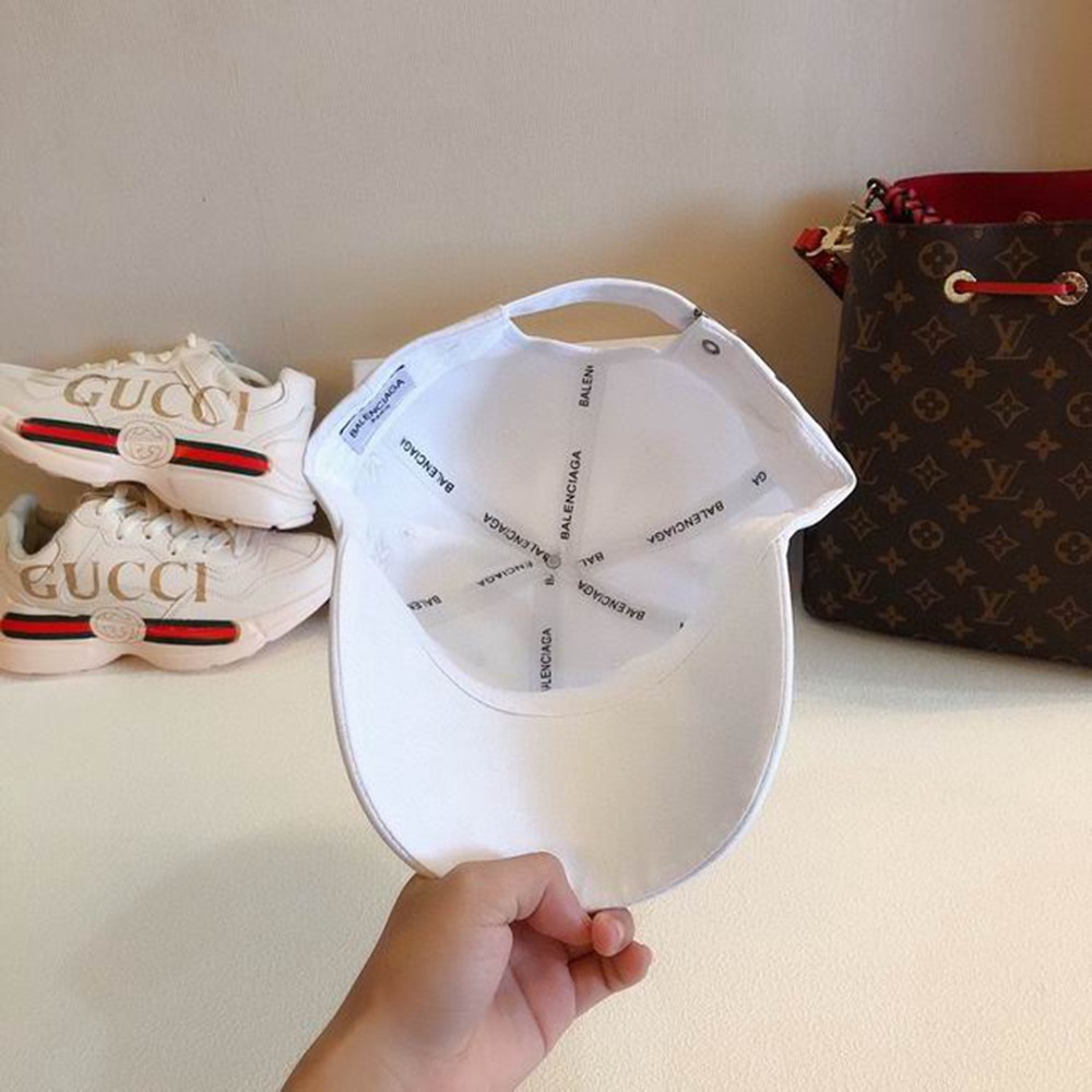 Ba*len*cia*ga hat
